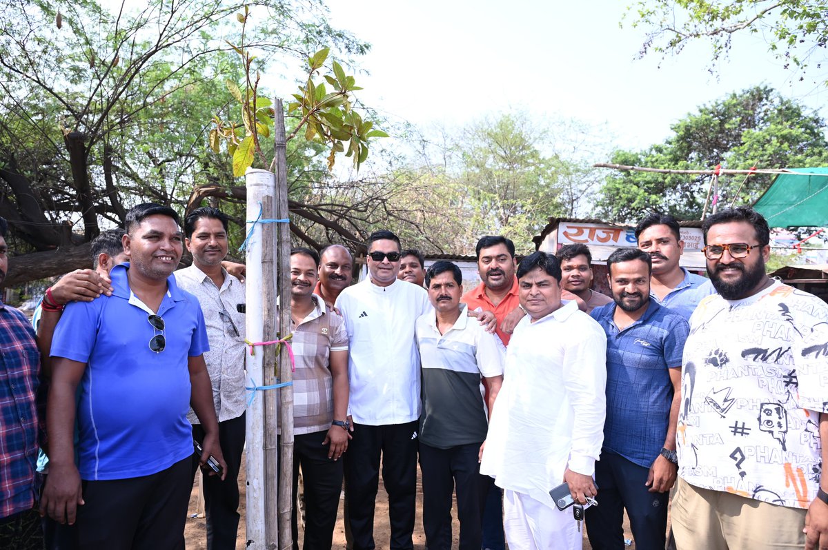 Rikesh_SenBJP's tweet photo. आज दौरा कार्यक्रम के मध्य क्षेत्र के नागरिकों से भेंट-मुलाकात कर आत्मीय संवाद किया। जनता का स्नेह, विश्वास एवं सहयोग ही हमारी सबसे बड़ी शक्ति है। क्षेत्र के समग्र विकास एवं जनकल्याण के लिए निरंतर कार्य करने का संकल्प दोहराया।
#RikeshSen
#VaishaliNagarVidhanSabha
#NationWithModi
#NewIndiaWithModi