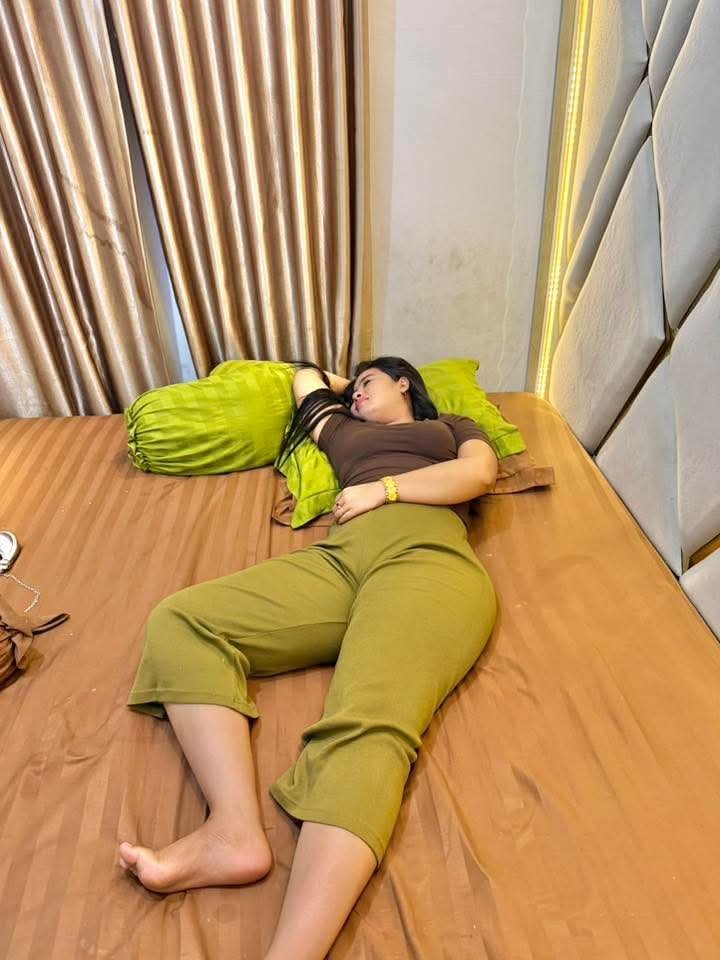 AngelNailan4's tweet photo. Tidur siang aja sampe di photo sama suami ihh gak bisa bikin aku tenang https://t.co/mJq8qbhuH3