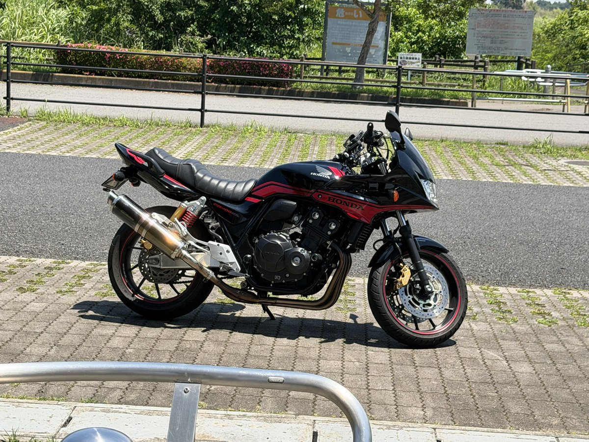 oujicha's tweet photo. 試しに空調服着てバイク乗ったけどまだ行ける
でも真夏は無理
2週間前に熊の目撃情報あったらしくバイカー少なかったな https://t.co/lwufA6ybHI