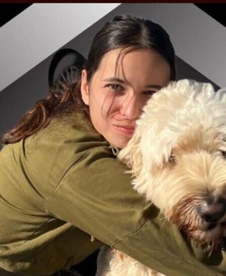 eyalranavni's tweet photo. ים גלס, תצפיתנית במוצב נחל עוז.
בבוקר 7/10 עם פלישת אלפי המחבלים, ים ישבה מול המסכים ודיווחה בקור רוח על התופת שמתקרבת. גם כשהמחבלים פשטו על הבסיס וירו לכל עבר והציתו את עמדת התצפית, היא נשארה על משמרתה. בתוך מלכודת המוות, ים נרצחה באכזריות מחרידה עם חברותיה הגיבורות.
בת 20 בלבד. https://t.co/UoXxDlkJJb