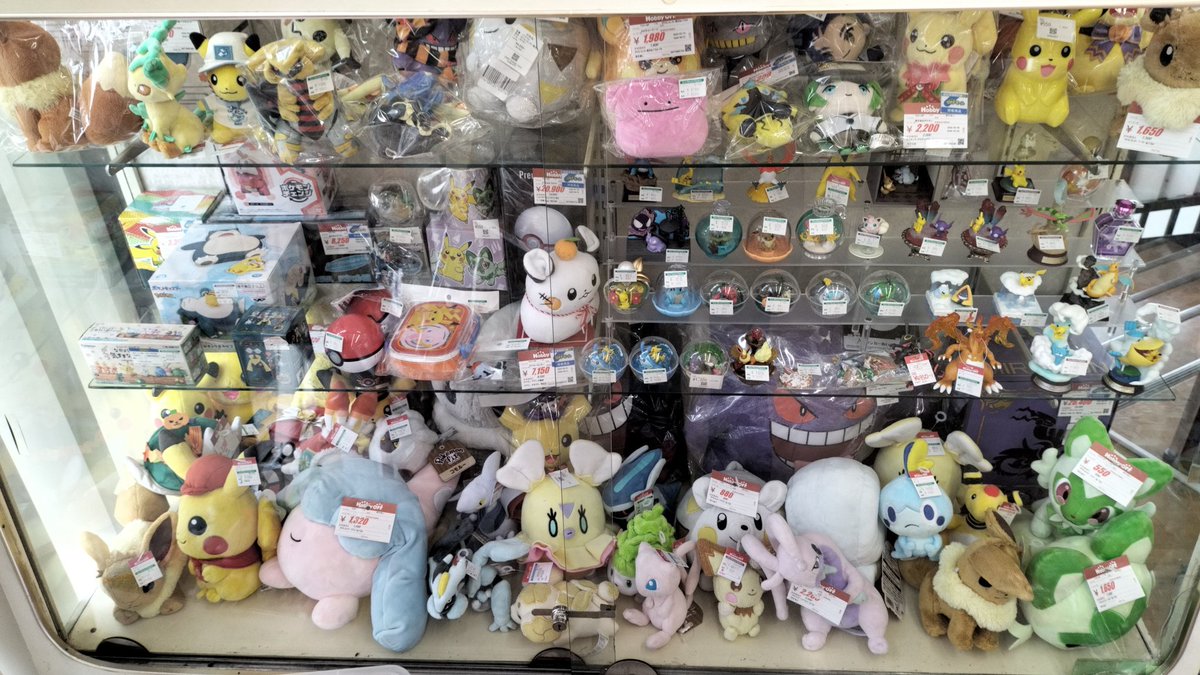 hobby_offhamano's tweet photo. 店内の展示商品にポケモンの仲間たちが並びました！
ぜひ　ホビーオフ千葉浜野店へ会いに来ませんか？　
買取も毎日皆様をお待ちしております。1点でも大丈夫です！
ぜひぜひ　ホビーオフ千葉浜野店へ
#ホビーオフ
#千葉浜野店
#ポケモン
#買取 https://t.co/EDUUhDrAqH