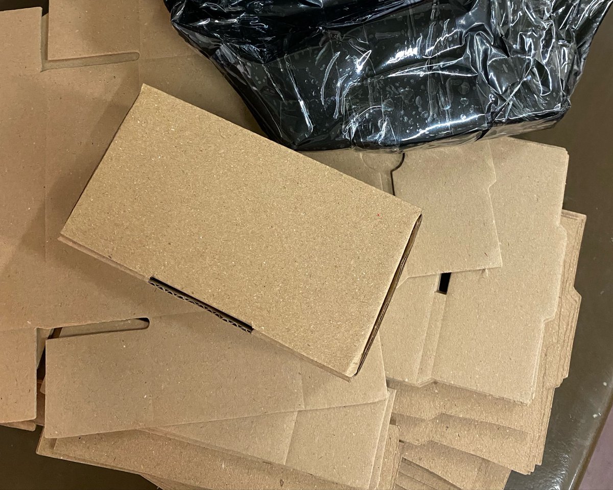 mozzarella_bb's tweet photo. Ada aja nih cobaan orang meriang, pake segala sellernya salah kirim ukuran kardus mana cimit banget..

Blm lagi menuju tengah mlm dikirim surat panggilan suruh dateng kantor puliciii, ada aja gebrakan hidup 😚 https://t.co/FDKdxk8aDC