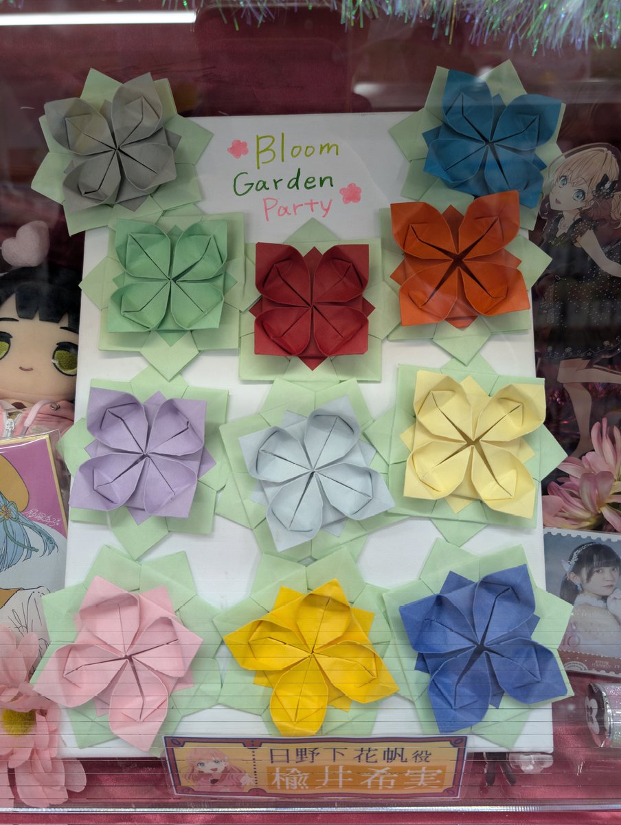 mediang0704's tweet photo. ゲーマーズ秋葉原店さんののんちゅけの展示です。
吟子ちゃんはどうして横転してるの？w
#蓮ノ空 https://t.co/QxAx8qvOm9
