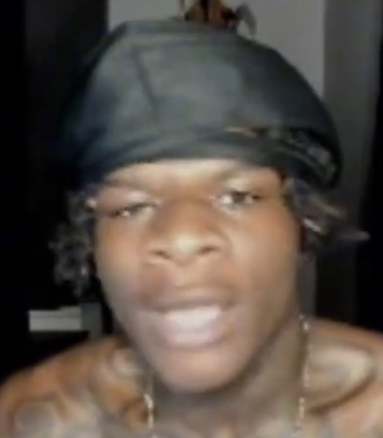 lilgewt's tweet photo. @swaglikepaez @Treylivingburna get that 🍠 off yo face 5 https://t.co/YDH81vZm0a