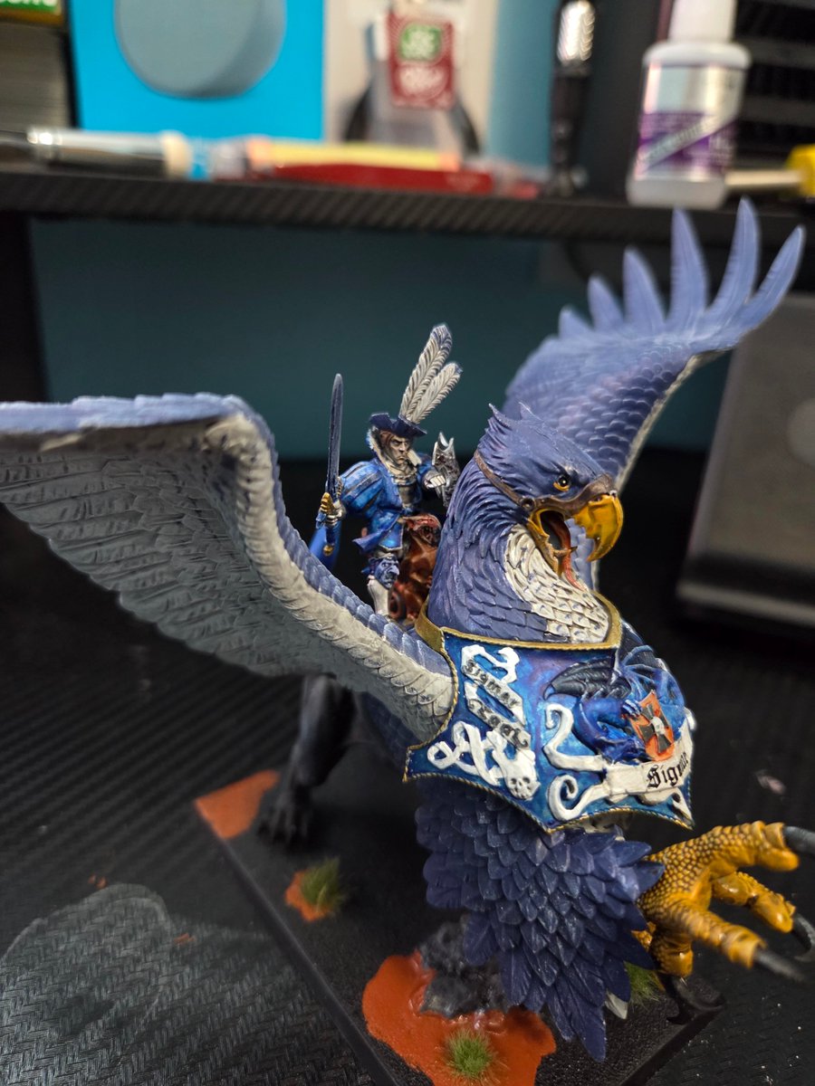 snbleader's tweet photo. Empire General and Wizard Lord on Gryphon

I based the paintjob off of a peregrine falcon with the ass of a panther

I quite like how it turned out https://t.co/vJm8sr1zJ6