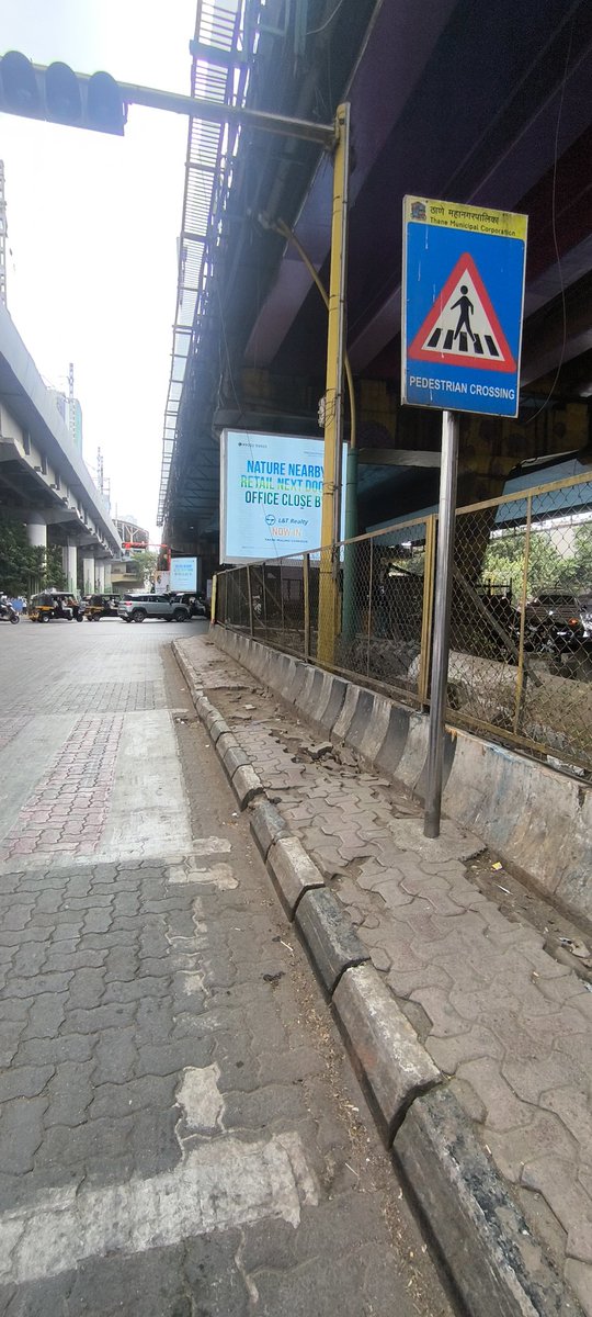 VJ_369's tweet photo. @TMCaTweetAway zebra crossing ending to this footpath. Look at the condition of thi footpath. What would be the condition of legs happen on walking such path. #Thane #cadburyjunction #thanemuniciplecoorporation 
This path is always un camera nobody seen till now. https://t.co/gmFrvS798X