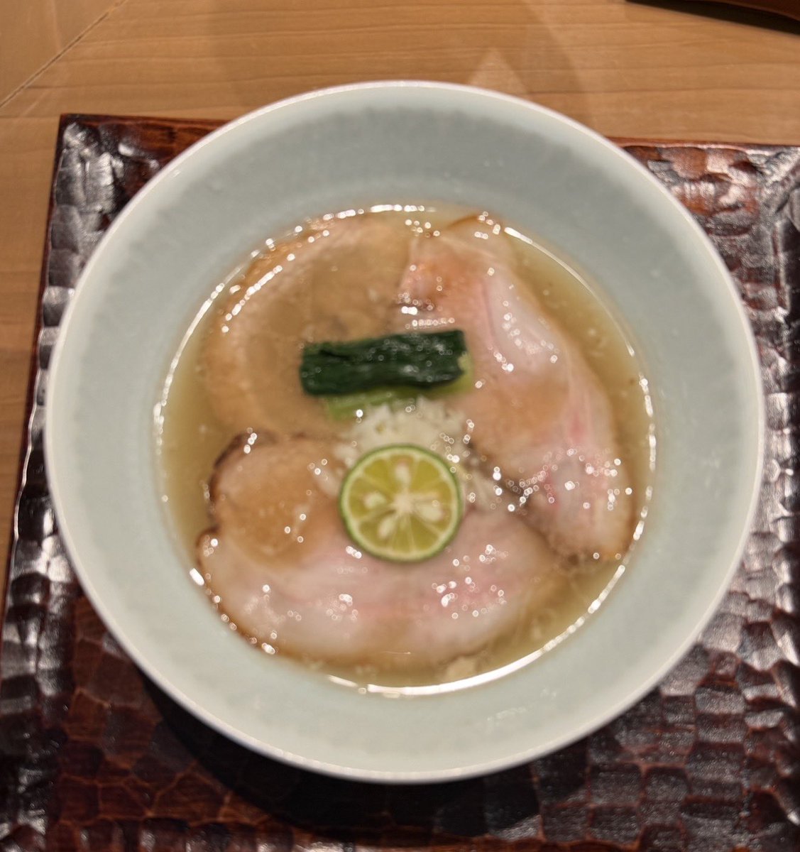 motenasikuroki tweet picture