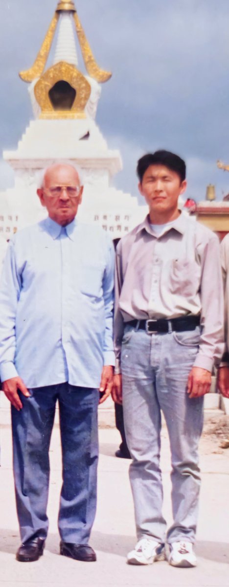 ShirendevD's tweet photo. 1997/ 7/16-нд Сөгнөгөрт Монголын түүхэн дэх хамгийн анхны бясалгалыг удирдан явуулахаар С.Н.Гоeнка багшийн томилсон АНХНЫ 4 багшийн нэг болох Л.Н.Рати багш морилон ирж, би орчуулагчаар ажиллаж байсан билээ. Ийн Монгол оронд Випашяна бясалгалын хонх дуугарч эхэлсэн билээ.@everyone https://t.co/WxWAP9NGPT