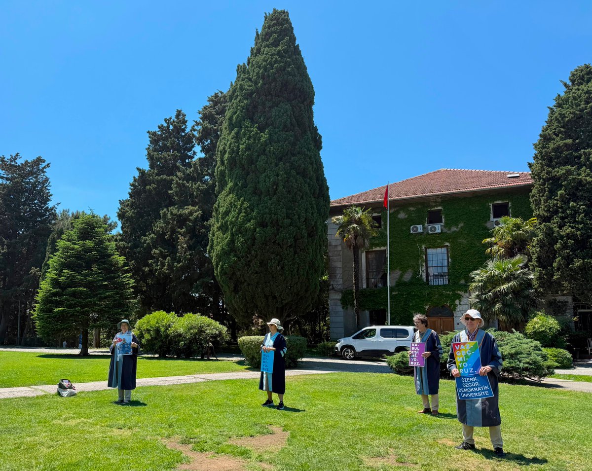 yunusunbabasi's tweet photo. 12 Haziran 2026 Boğaziçi Üniversitesi Akademisyenleri Nöbeti no. 1329. Direnişin 6. yılı/1986. günü @UniBogazici #KabulEtmiyoruzVazgeçmiyoruz
June 12, 2026 Bogazici University Faculty Vigil #1329/6th year/1986th day of the resistance @unibogazici_en #WeDoNotAcceptWeDoNotGiveUp https://t.co/xklzG9cBHI