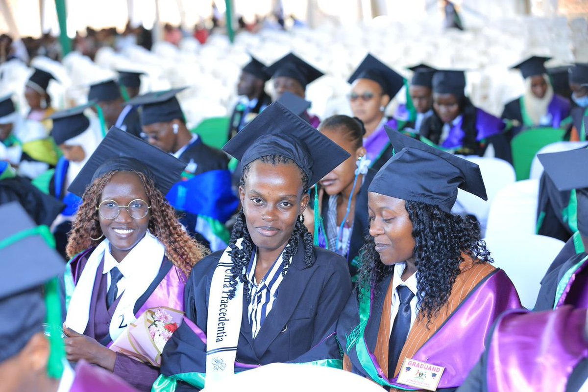 AllanSseky's tweet photo. Ki graduation nga kiri masavu banaye!
Ishaka ekutte fire
#KIU33rdGrad https://t.co/2LyEFg4X3Q