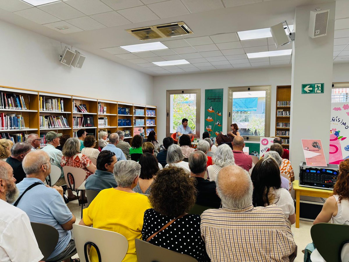PCEMalaga's tweet photo. 📕La figura del "Poeta del pueblo" congregó ayer a decenas de personas en #Fuengirola durante la presentación del libro de @MarioAmoros1973: "Un poeta en la Historia: vida de Miguel Hernández".

Nuestro agradecimiento al autor por una exposición tan bella como necesaria❤️ https://t.co/0VZuhFuNoS