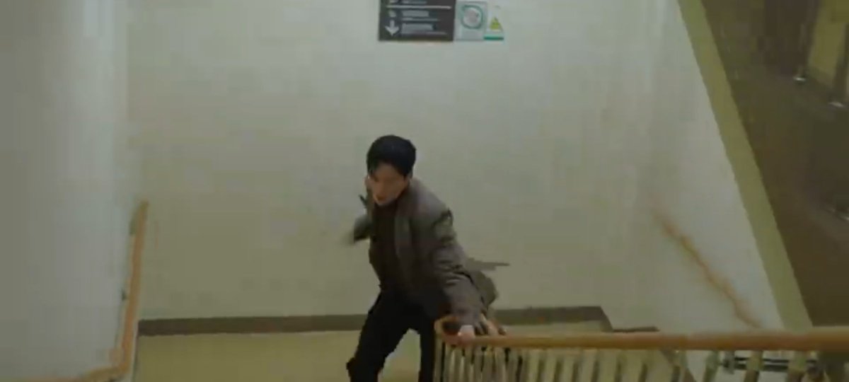 callmefolaaa's tweet photo. Why is it that every time a K-drama character is in a rush, the elevator mysteriously stops working?

Instead, they have to sprint up 15 flights of stairs in full panic mode so we can truly appreciate the depth of their anxiety 😂 https://t.co/G5rbyjRi1V