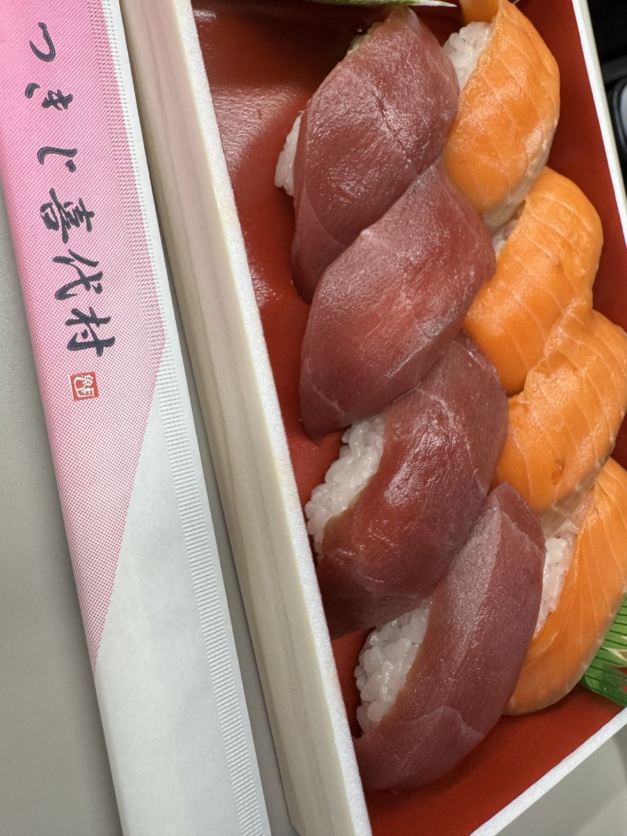 kidMisA's tweet photo. キャプテンそーやがこの前食べたと思われるお寿司を食べて帰ります。 https://t.co/gpmB8ueCm0