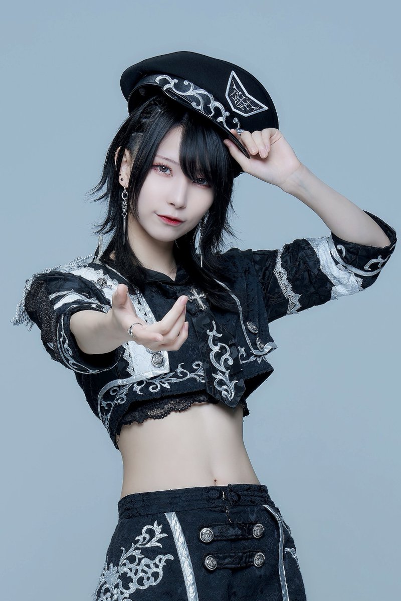 aysryo_'s tweet photo. 私と生きるか、私と死ぬか https://t.co/zvInSaN0Vu