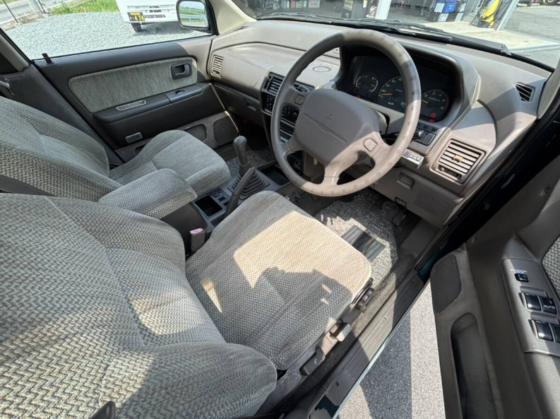 IXbE1IzHH3myazI's tweet photo. 気になる中古車まつり！
「三菱 シャリオ 2000 ディーゼルターボ MX 4WD」
なんとぉ！ディーゼルの4WD マニュアルミッションですよぉ～😱 https://t.co/u1nPucHIfx