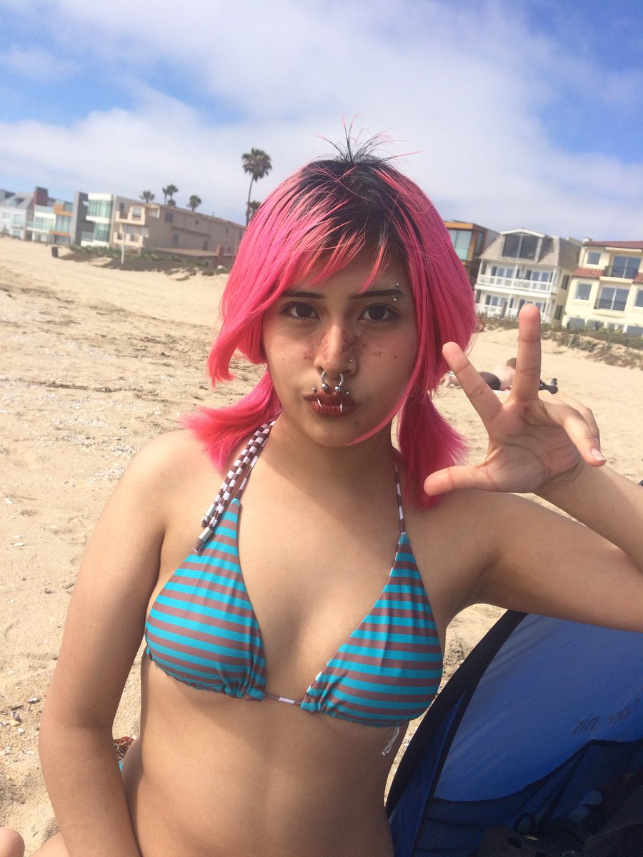 mokalyyn's tweet photo. muahah i enjoy the beach https://t.co/1p0eMupJX7