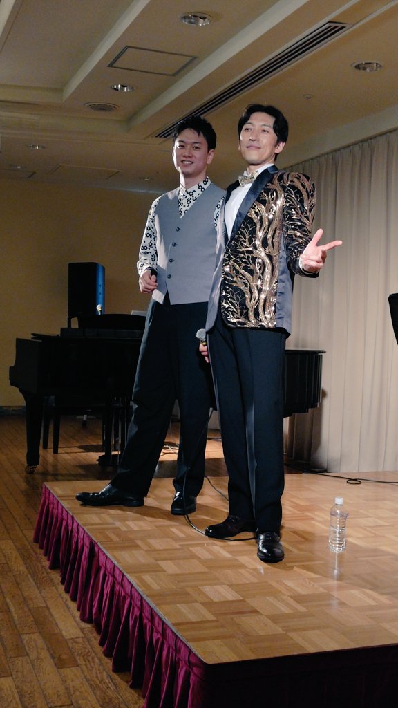 23Mrd's tweet photo. @moai_kuta 
#タクトショー　有観客ライヴ、笑いあり涙あり😂でとっても楽しかったです🎵低音のええお声で 痺れました🤩久しぶりの生朝隈さんにお会いできて本当嬉しかったです🎵翔さんのピアノ＆コーラスもとてもステキでした🎵#朝隈濯朗 さん #波木井翔 さん、幸せな時間をありがとうございました🥰 https://t.co/RfxIYb0uZl