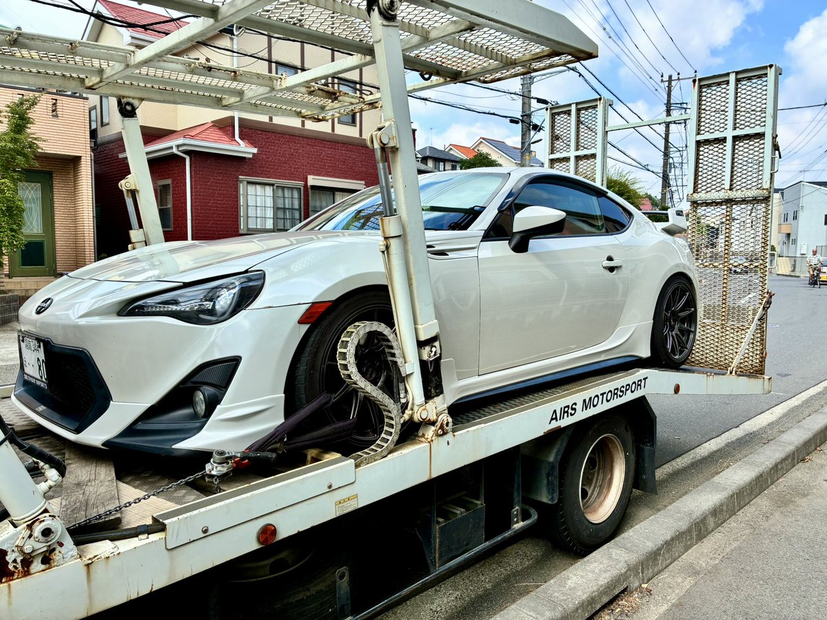Tbreak_Racing's tweet photo. 行ってらっしゃい86ちゃん👋
駆動系をメインに、気になる消耗部品をリフレッシュしてもらいます🏁 https://t.co/izvWNRpFFj