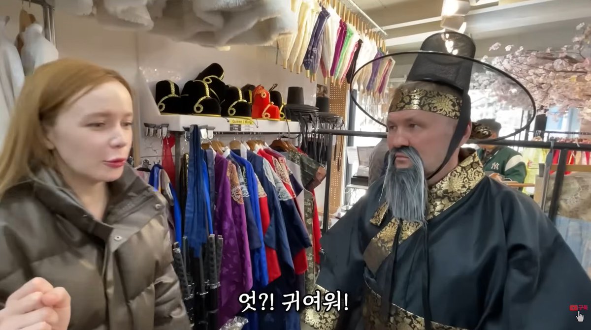 _KimTank_'s tweet photo. @cristinabej02 @Bellenger2099 @AlertaMundoNews 고마워요. 한국인들은 외국인들이 한국의 전통복장에 관심을 가지고 입는 걸 보면 정말 기쁘게 생각합니다. 얼굴에 가짜 수염을 붙였어도 상��하지 않아요. 이게 모든 나라의 정상적인 생각을 가진 사람들이 가진 인식이라고 생각합니다. 인종차별자들은 ���제나 인종차별을 정당화 하려고 하죠. https://t.co/JCJbAn8dzr