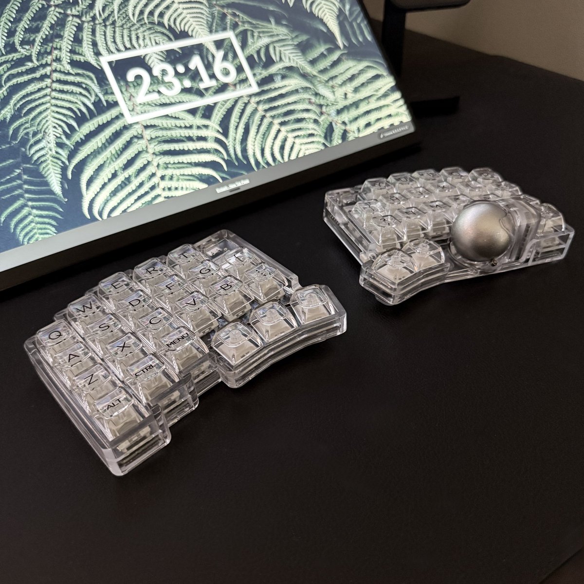 fadoazntech's tweet photo. スケスケでえちえち

ど変態分割キーボードが

ついに完成しました

https://t.co/FkaynWLY2h https://t.co/GkYqZsgrXD