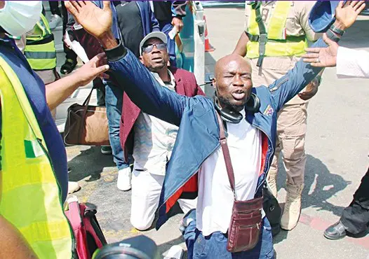 vanguardngrnews's tweet photo. ‘They removed my friend’s eye’ – Gory tales from South Africa

https://t.co/KnyATzz0NS https://t.co/BFny1R4XG6