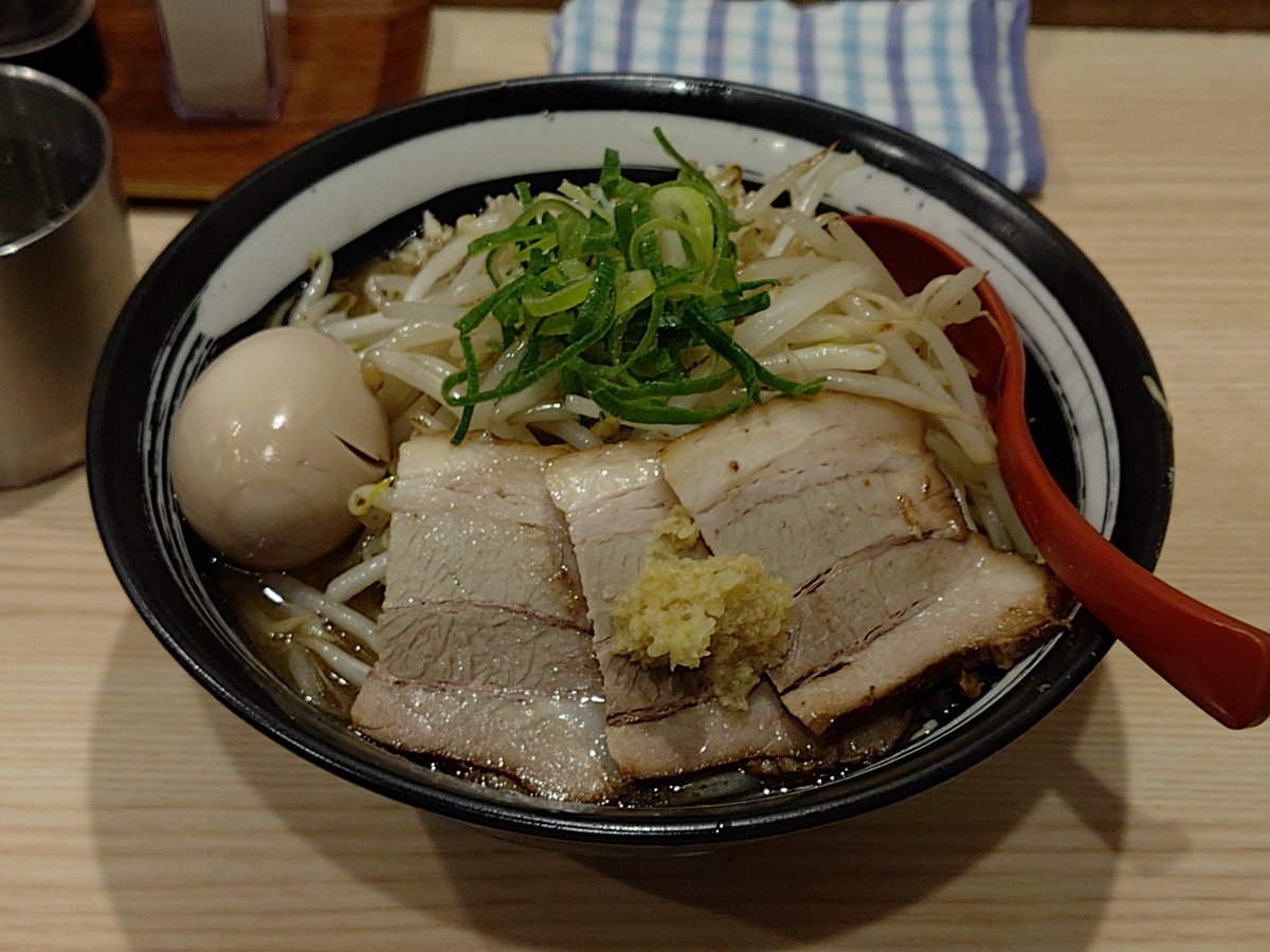BOSS36R's tweet photo. 拉麺大公 @ 南太田

特製 焼き味噌ラーメン
麺大盛
もやし増し

久しぶりにいただく、看板メニューの焼き味噌ラーメン。特製トッピング、麺大盛、もやし増しのトリプルコンボでボリュームも満点。コシのある中太縮れ麺に濃厚な焼き味噌のスープ。シャキシャキもやしも含めて、最高の美味しさでした。 https://t.co/w5G7hLPJFt