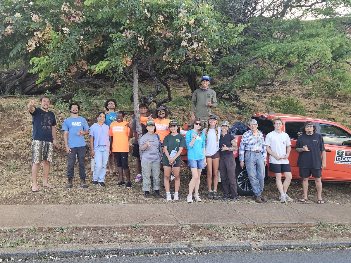 808cleanups's tweet photo. We welcomed our friends from Mālama Maunalua to join us in an introduction to Uhau Humu Pōhaku, dry stack masonry.  The group learned terminology and functions after helping to move pōhaku to the build site.  We spent the later part of the afternoon weaving rock into wall... https://t.co/NR6Y21SxKb