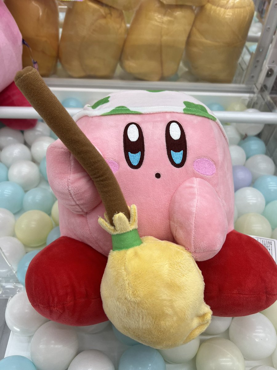 LLo_miya's tweet photo. 【プライズ情報】

星のカービィ　Kirby★Diary osouji BIGぬいぐるみ～クリーン～

入荷いたしました‼️

#星のカービィ
#レジャーランド大宮 
#レジャラン大宮 
#ラクーン大宮 https://t.co/cMVkg9mBhU