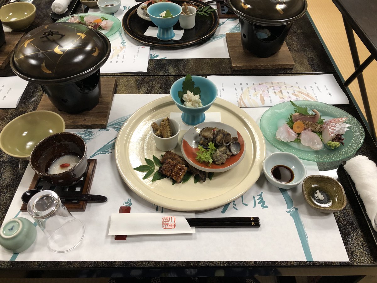 hiroko_art's tweet photo. 大好きな人と大好きな所へ。1年振りの #はたご小田温泉 で父念願の蛍を観ることが出来ました！心地良い温泉に入ってから頂く料理長のお料理はまさに至福の一品。女将さんとの楽しいお話にはいつも沢山の気づきをいただけるし、大女将さんにもお会いできて嬉しかった！本当にありがとうございました。 https://t.co/VVgxdlR5wU