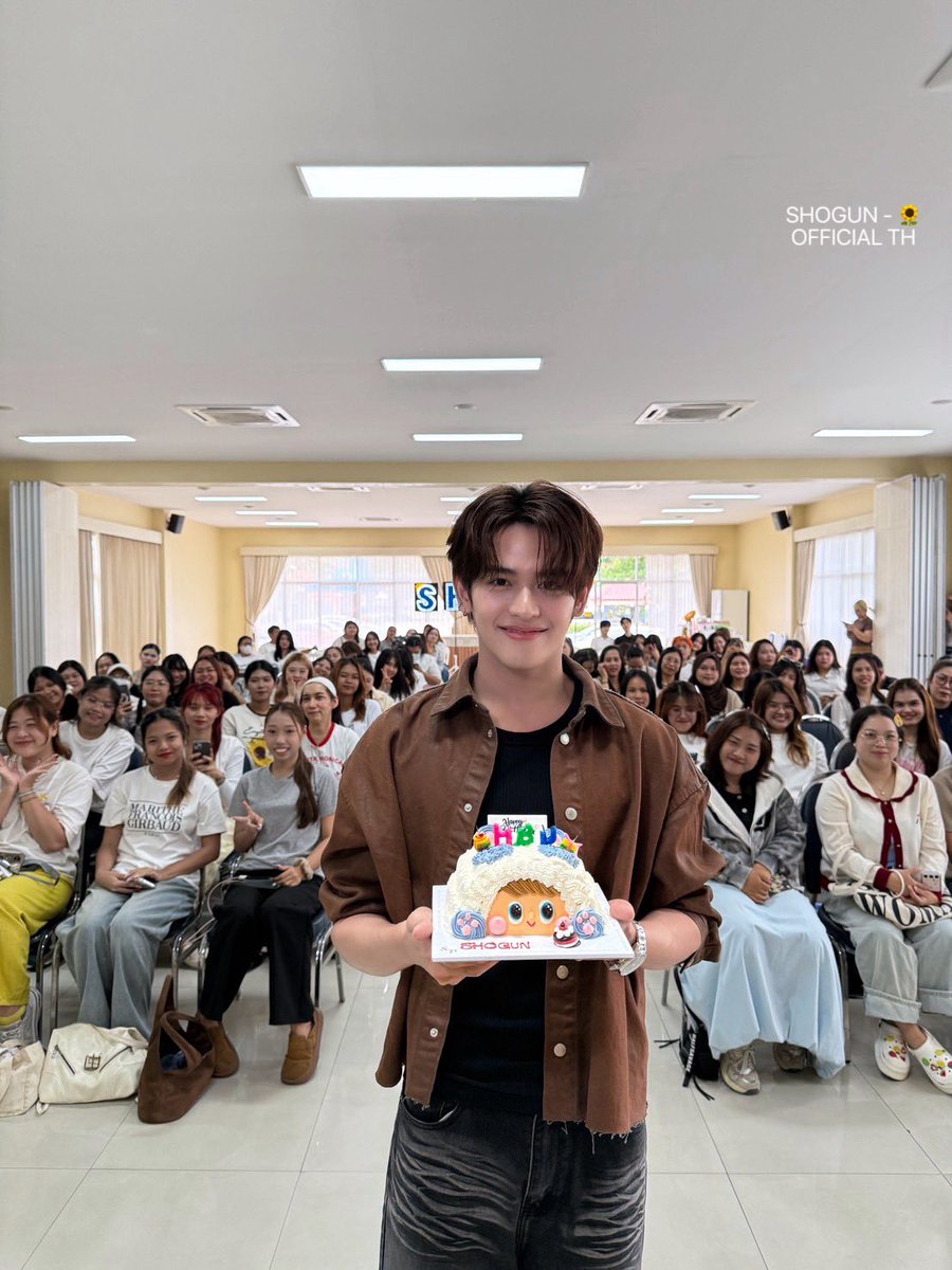 shogunprmfc's tweet photo. (🎂🤍) — #happySHOGUNday 🌻
#SHOGUNparamee 
{ ♡*:･@shoguunn ❀.* }

ขอบคุณทุกคนที่มาร่วมเป็นความทรงจำที่แสนอบอุ่นและประทับใจให้กับโชกุน  ขอบคุณที่มาร่วมอวยพรวันเกิดโชกุนและอยู่ในงานวันนี้ของโชกุนด้วยกันนะคะ

งานวันนี้จะเกิดขึ้นไม่ได้เลย ขอบคุณทาง aplaninter.official และทุกคนที่ร่วมซัพพอร์ต ขอบคุณมากนะคะ🙏🏻

งานวันเกิดโชกุนในปีที่ 26 นี้ หวังว่าจะเป็นอีกหนึ่งปีที่เป็นความทรงจำที่ดีและมีรอยยิ้มในทุกครั้งที่นึกถึงกันนะคะ ขอบคุณทุกคนที่รักโชกุนตลอด🙏🏻🤍

#shoshine 🌻