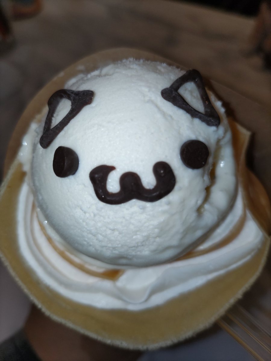 DeathTale's tweet photo. 猫のクレープ美味しかったー。 https://t.co/duYRpenMWL