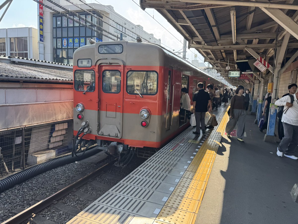 2連続でやってきた80000系と8000系、年の差実に61年 8111Fの産まれた