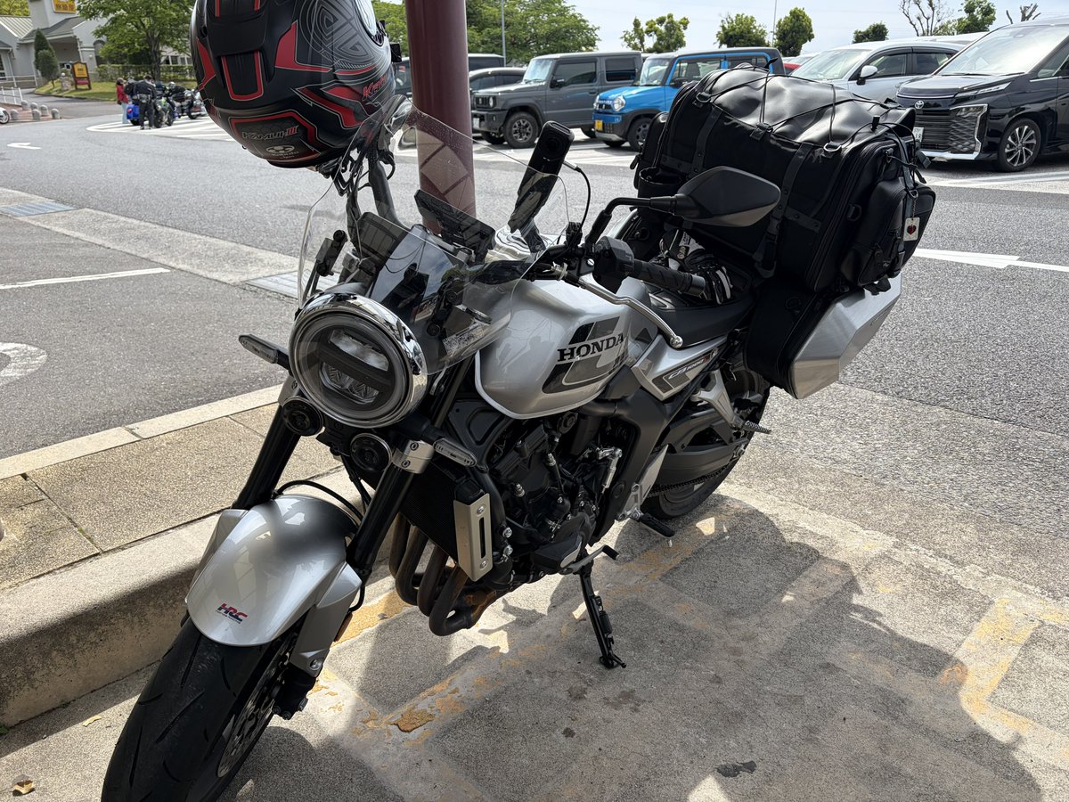 BRAVE1204's tweet photo. CB1000Fの処遇が確定しそうです。
　→新車に取り替える(車体は確保済み)
　→大まかな流れは決まったが具体的な流れは決まってないから早急に決めて連絡する
　→その他はまだ調整中
という流れでした。

店長が本気で上に掛け合ってくれたお陰で最悪の事態は避けられました。 https://t.co/Up0Wx34ClA