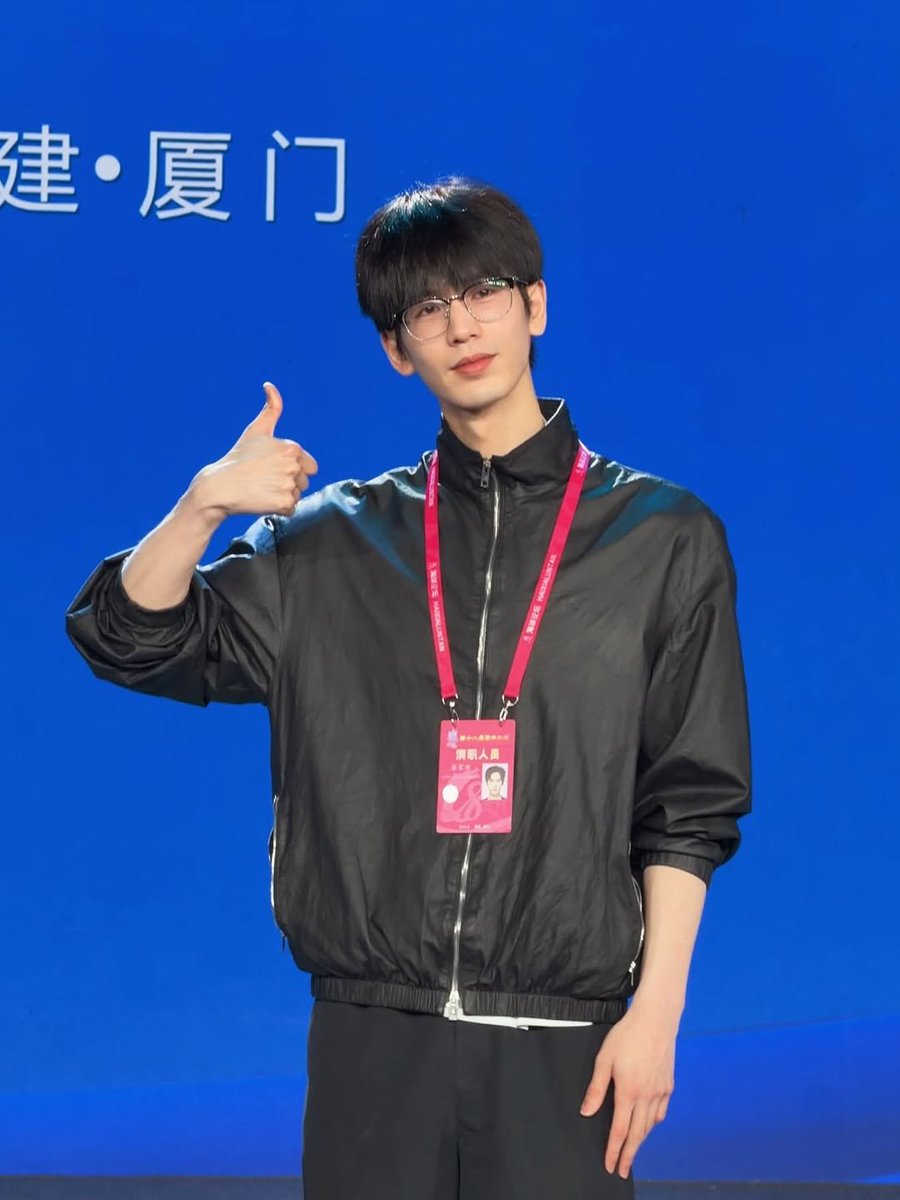 everydayzlh's tweet photo. •061326• zhang linghe instagram update 🚀

"✌🏻"

#zhanglinghe shares new pics from 18th Straits Forum in xiamen 🌟📸 https://t.co/uVsboAroJz