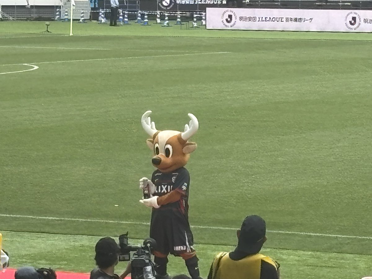 yakkun0917's tweet photo. 早川の代わりにシカオが受賞。笑
#Jリーグオールスター https://t.co/Wmuqj8Gkpn