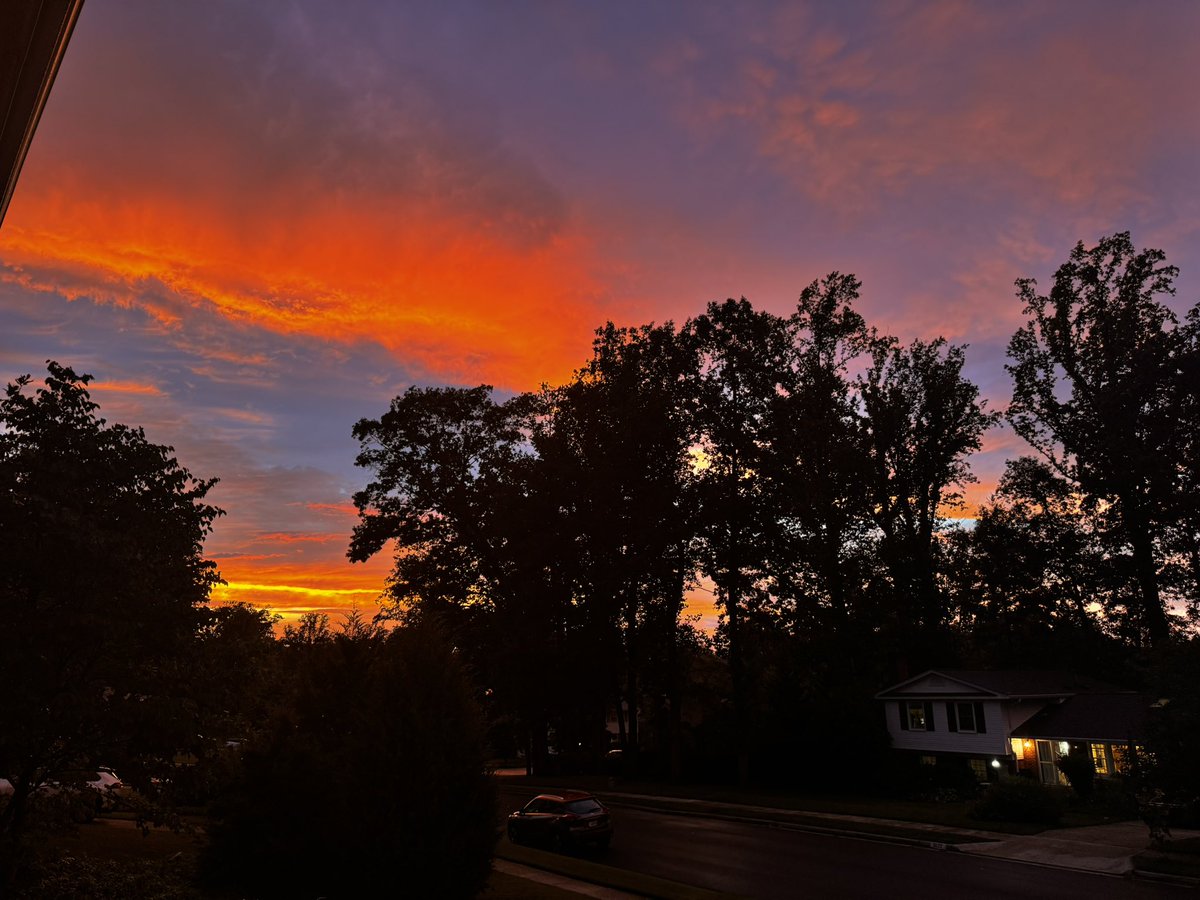 ScottyNack's tweet photo. @dougkammerer these were taken from my house in Springfield after the storm last night. No filter at all. https://t.co/P5WOiDYIYg