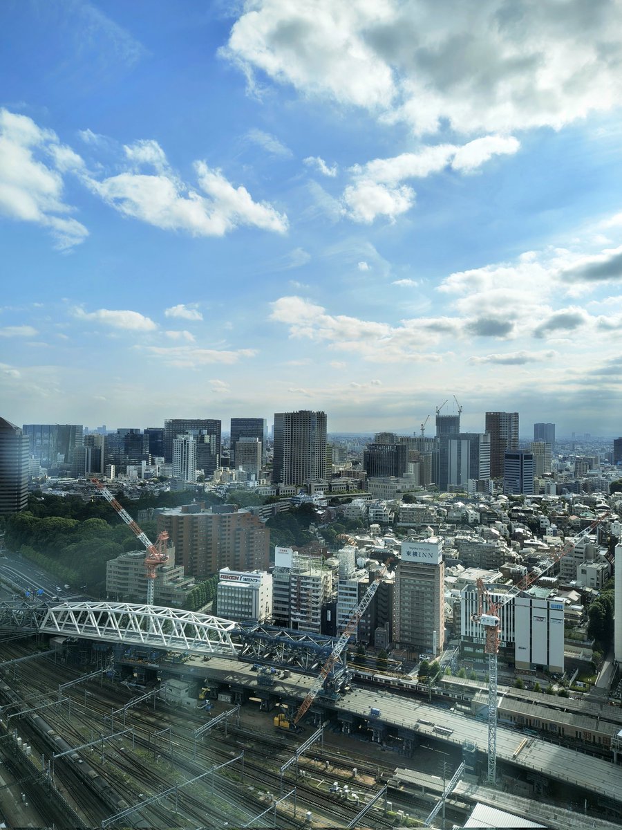 zacroiman's tweet photo. 30年来の友人と10年ぶりの再会。一瞬で時間が巻き戻り、楽しすぎて長居してしまいました。

ストリングスホテル東京ICの『リュトモス』でマンゴーアフタヌーンティーとスパークリングをボトルで🥂。レストルームからの眺望も美しく優雅なひととき。変わらない関係に感謝。

#リュトモス #大人時間 https://t.co/xzIjvdhAbm