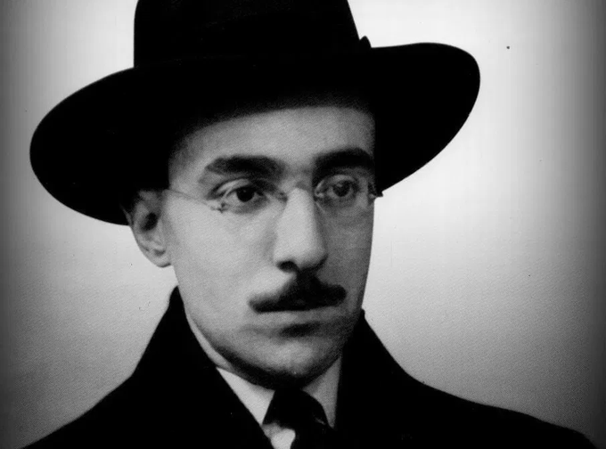 Frances21272855's tweet photo. Il #13giugno del 1888 nasceva a Lisbona #fernandopessoa , iconico poeta e scrittore del ‘900, una delle menti letterarie più brillanti del secolo scorso.
#pessoa #almanaccomercury https://t.co/bur9vGYSzD