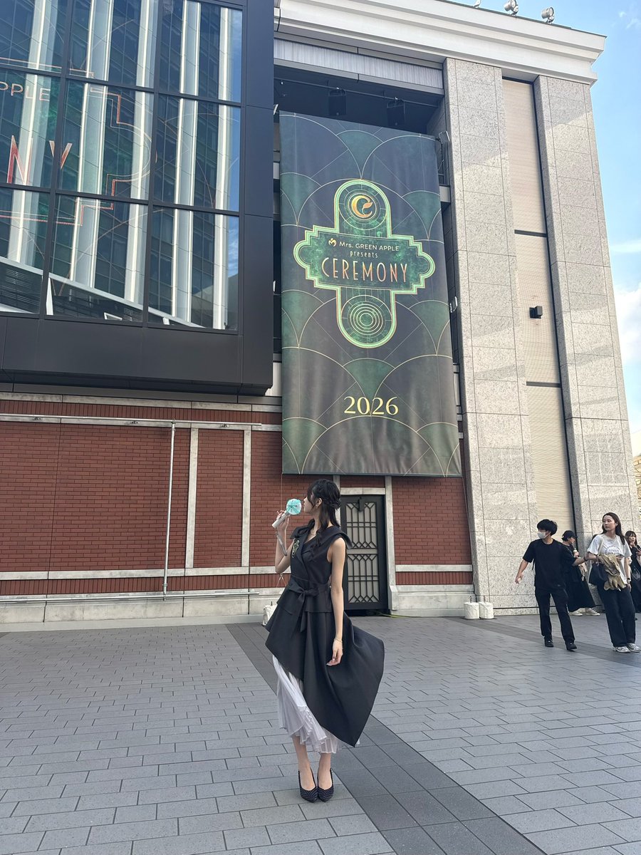 2yanpyn's tweet photo. CEREMONY💚🍏 https://t.co/msvGKM6vZ8