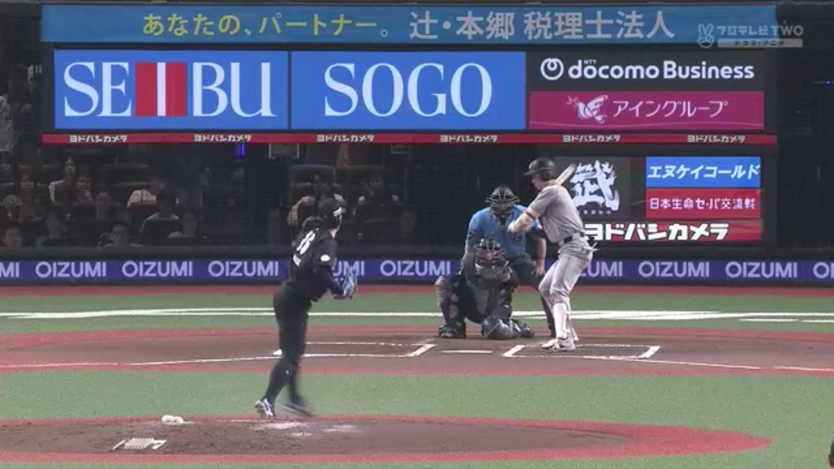 tsurugi_7's tweet photo. 西武vs巨人戦を見ている人たちで、BSテレ東とフジテレビTWOで色味が違いすぎると話題になっていますね📺💦
BSテレ東は全体的に暗いですね…… https://t.co/ntzIlFD2en