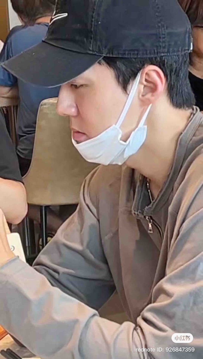 Queentiany's tweet photo. SEHUN?!! X_X https://t.co/YUZ1JiuF1g