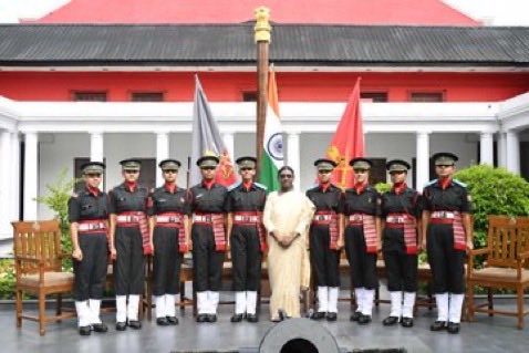 shivanipost's tweet photo. A historic day for India’s Armed Forces.
For the first time, women cadets trained through the NDA pathway have been commissioned as officers.
▪️ 9 women cadets passed out from IMA and joined the Indian Army
▪️ 5 women cadets graduated from the Air Force Academy and joined the Indian Air Force
President @rashtrapatibhvn reviewed the IMA Passing Out Parade, while Defence Minister @rajnathsingh witnessed the commissioning at the Air Force Academy.