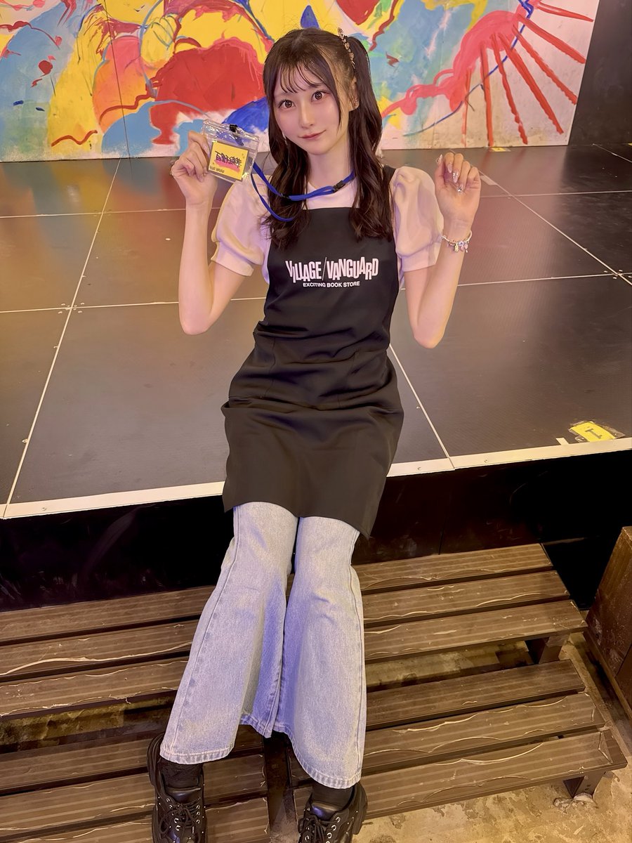 shinguil_ayaka's tweet photo. #新ギルリリイベ ヴィレッジヴァンガード渋谷本店　
ありがとうございました🎀🫧

お洋服、珍しくてたくさん褒めてもらえて嬉しかった！高身長×デニム姿最強だった？♡

差し入れもお手紙もありがとう💞
デート特典も助けに来てくれてたくさんお話して幸せだったよ時間足りないけど…🥺宝物にするね☁️ https://t.co/fzareyKNGN