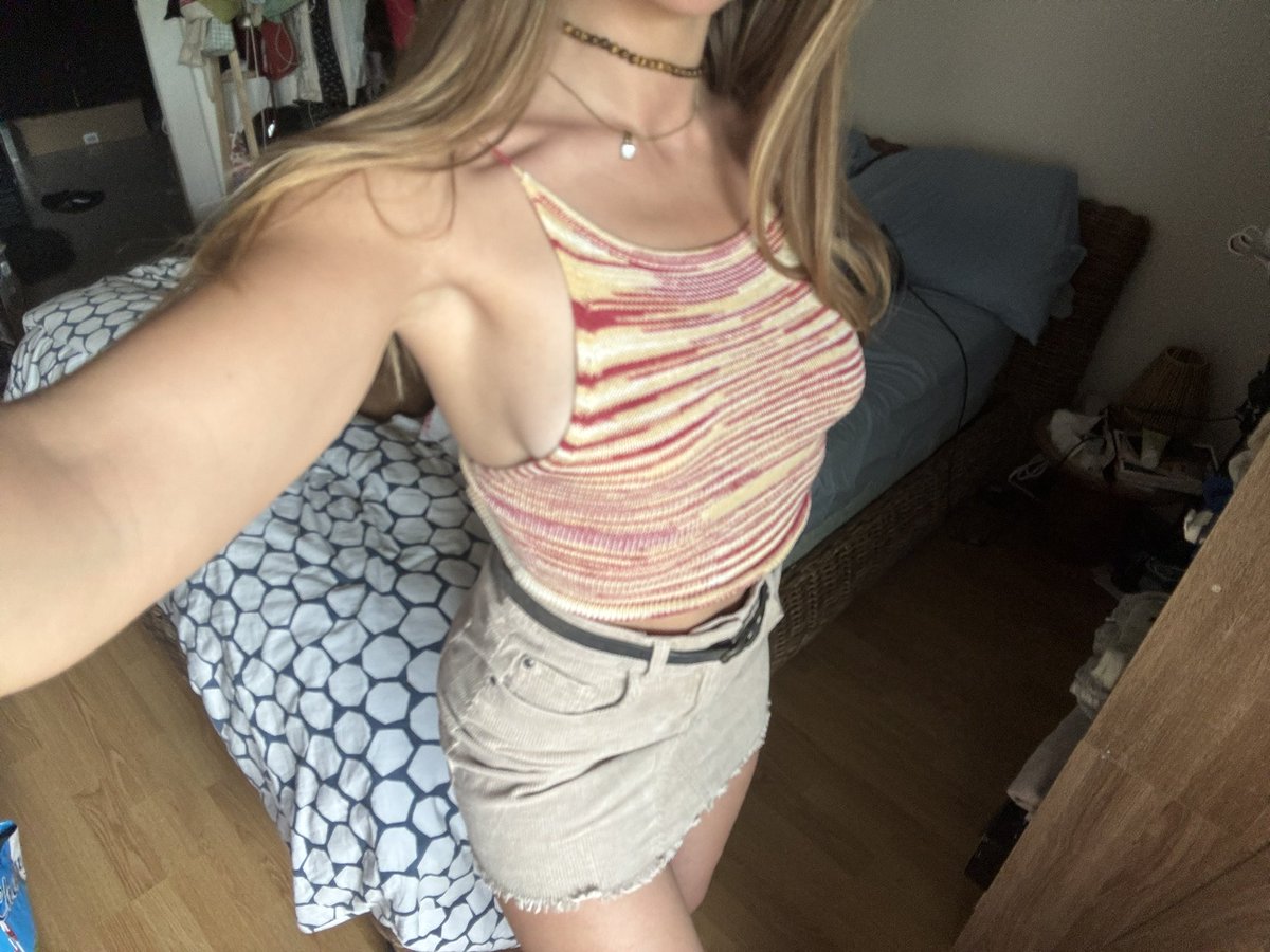 hardpleasur's tweet photo. @up_crea @nofacemodele Tu aimes bien ma tenue du jour ? 😋

rt si tu veux voir ce que j’ai sous la jupe 😈

https://t.co/2cu1axcp1T 🧡 https://t.co/aAqSomDGOb