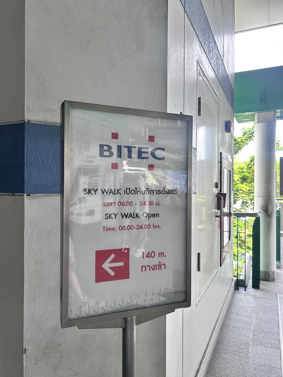 TenistenW's tweet photo. ��้มมาลองไบเทคละ วันนี้มาเฝ้าน้องไปคอนพอดี🤣

> btsบางนาทางออก1 เดินskywalk 140Mเข้าไบเทค
> ลงชั้นGแล้วไปอีกปม600M จะมีแผนที่ในอาคารเลย

เอาเปนว่าอ่อมแก่อยู่ แอบไกล🤣🤣 แต่ในอาคารมีแอร์ตลอดๆ

ถ้ามารถหน้าไปลงหน้าฮอลได้เลยแต่บีมันจะต้องเดิน

#TENCORE0110Concert #TENCORE0110iscalling https://t.co/NOMUPSmXmg