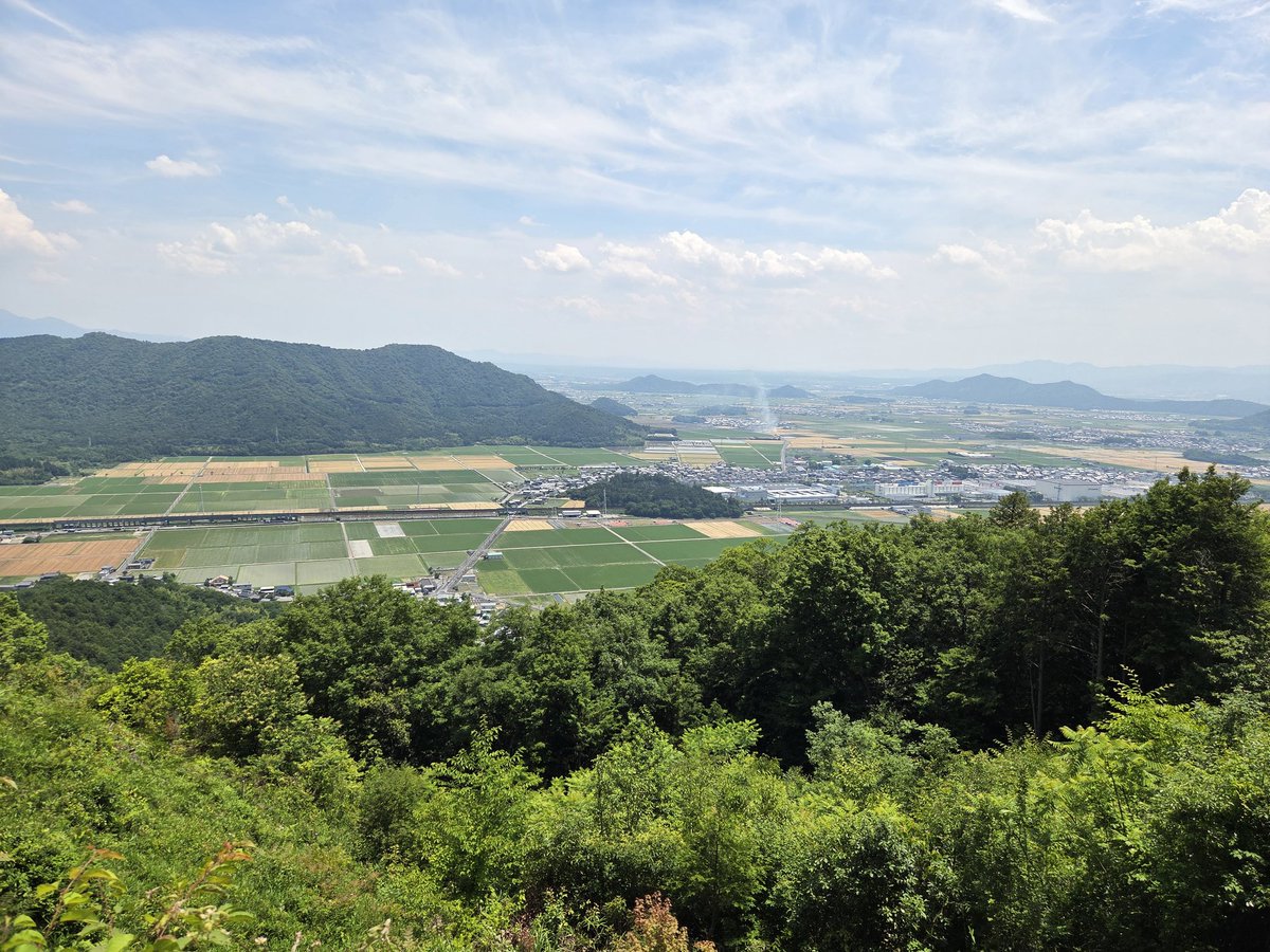 mjwave_1969's tweet photo. ついでに観音寺城へ。
12年ぶり。
前回は観音正寺ルートを使ったので今回は桑実寺ルートで。
それにしてもあの大石垣はどうやって組んだんだ？（小並感） https://t.co/seIS1zfpEc