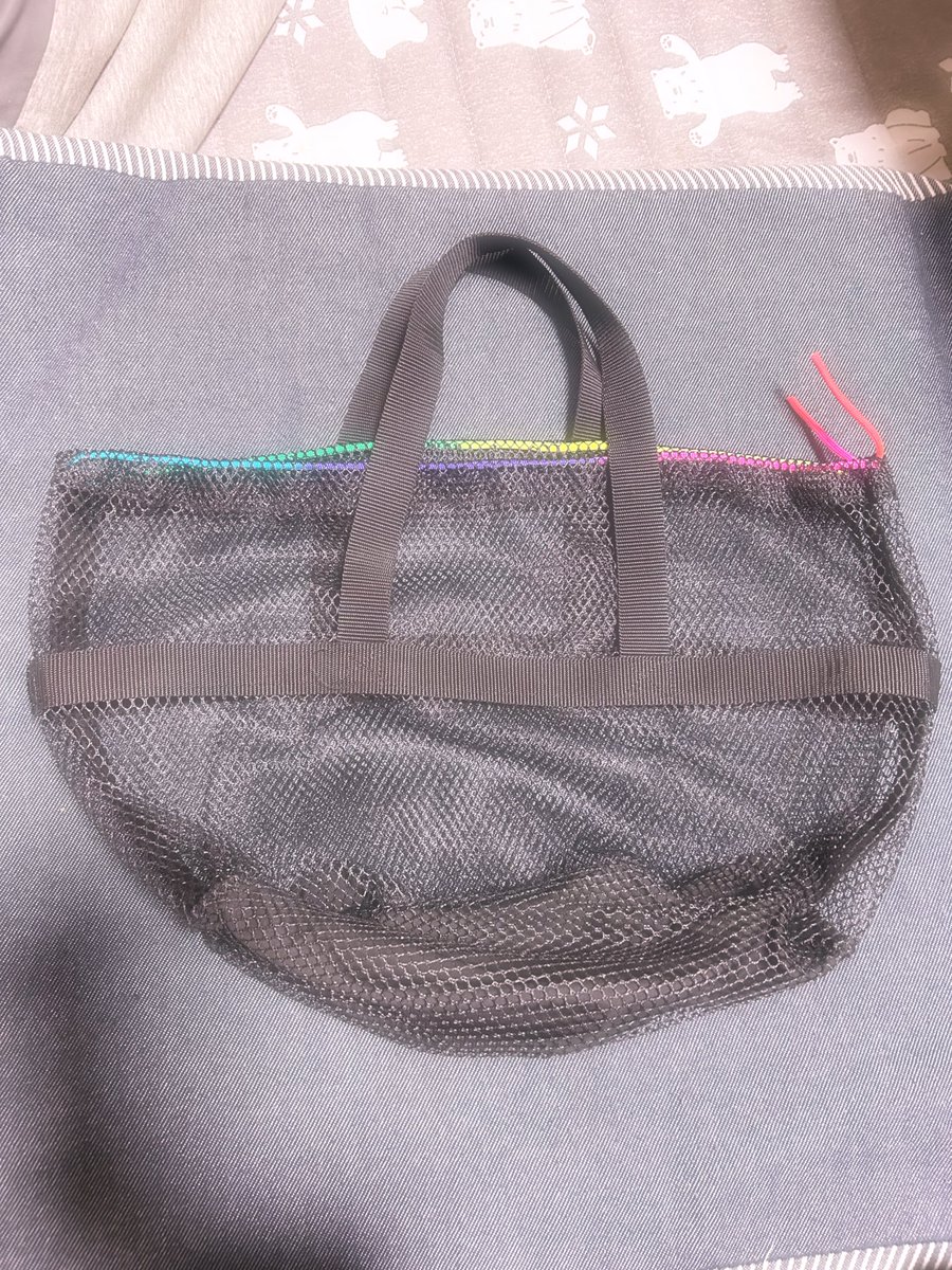 Ne6Jge's tweet photo. 無印のメッシュ巾着。手に入らないから自分で作ることにしました🥺
全部セリアで買いました。

ミシンの調子が悪くてまだ途中😅

#セリア https://t.co/AZ7CrLNaS8