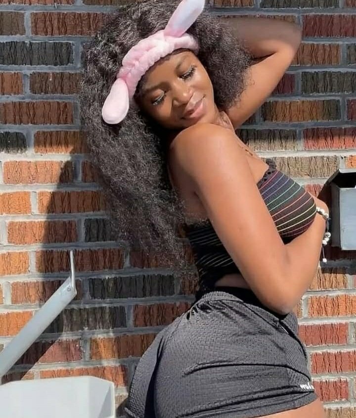 Emiii910's tweet photo. Her videos are still making Rounds. 
Reply for it. https://t.co/6UB0lrtVgw