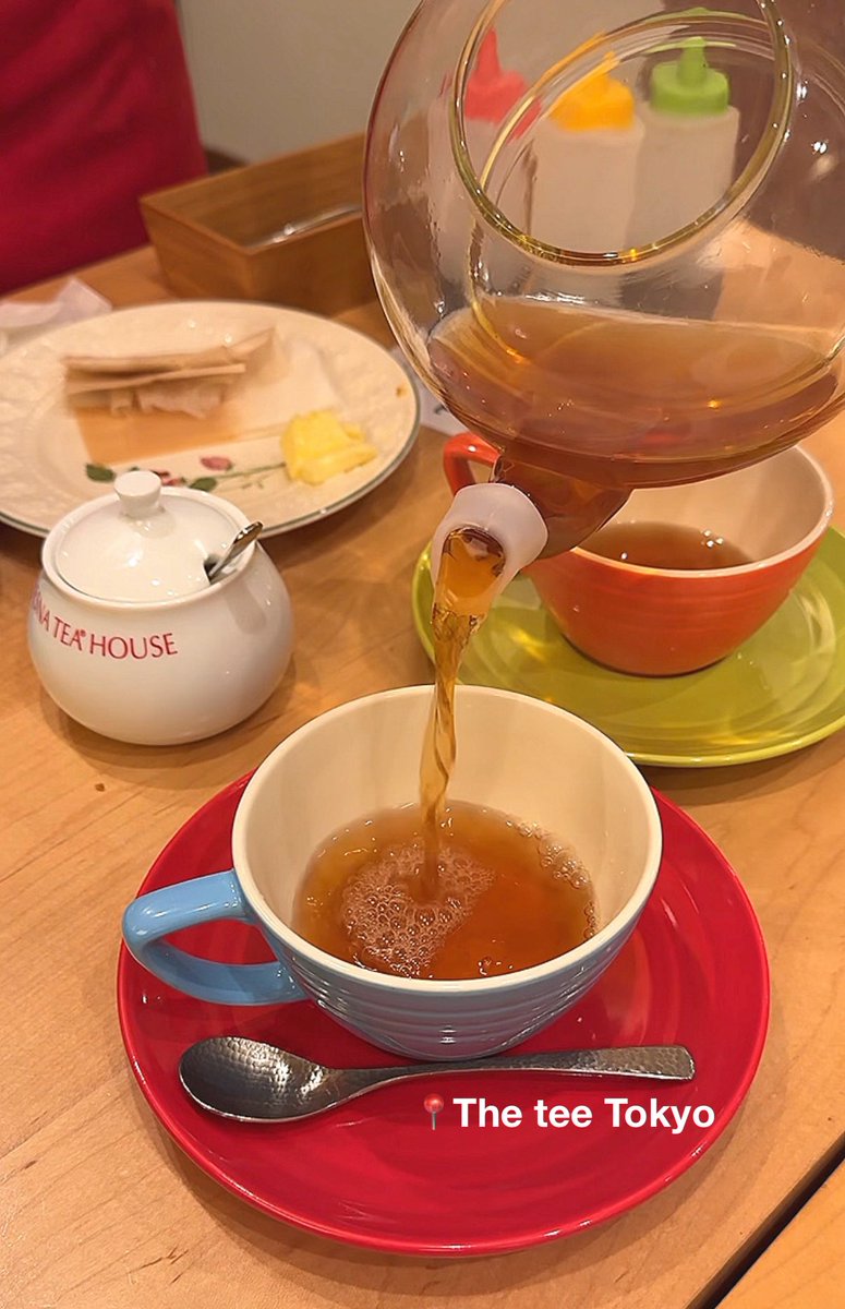 harapeko_jpn's tweet photo. 紅茶好き、ここは天国です。
100種類以上の高級紅茶が飲み放題。
さらに厚さ5cmの焼きたてホットケーキに紅茶ソースをかけて食べる幸福感が異常。 https://t.co/sU0kYA6YKT