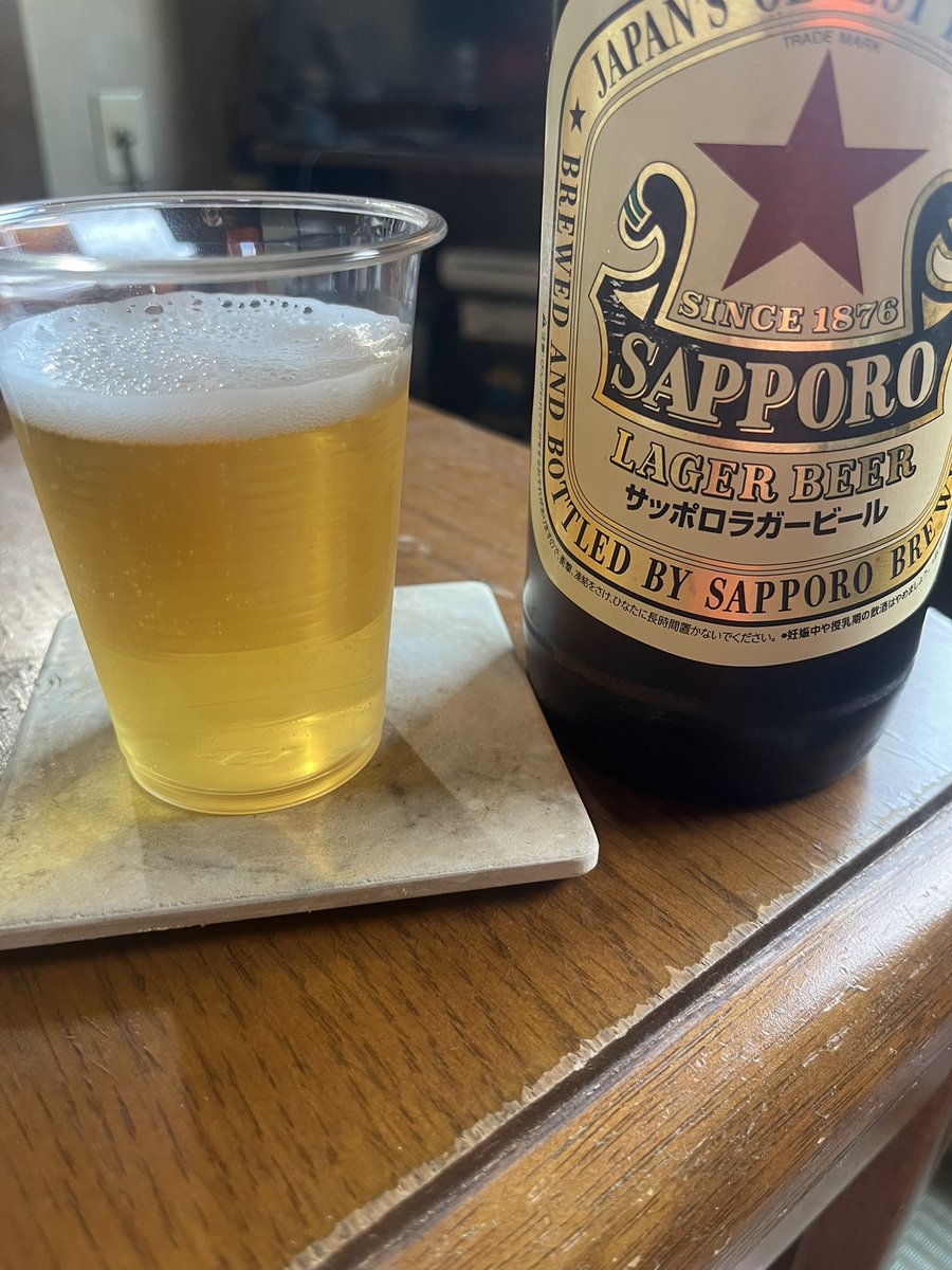 OliverUltima's tweet photo. 晩酌開始！

風呂上がりの赤星スタートで！

乾杯🍻

ありがてぇ…キンっキンに冷えてやがr https://t.co/NziOVGXP7K